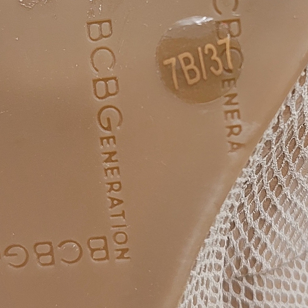 BCBGeneration Tan Beige Snake Embossed Leather Wedge Heel Shoes SZ 7 Round Toe - Picture 12 of 14